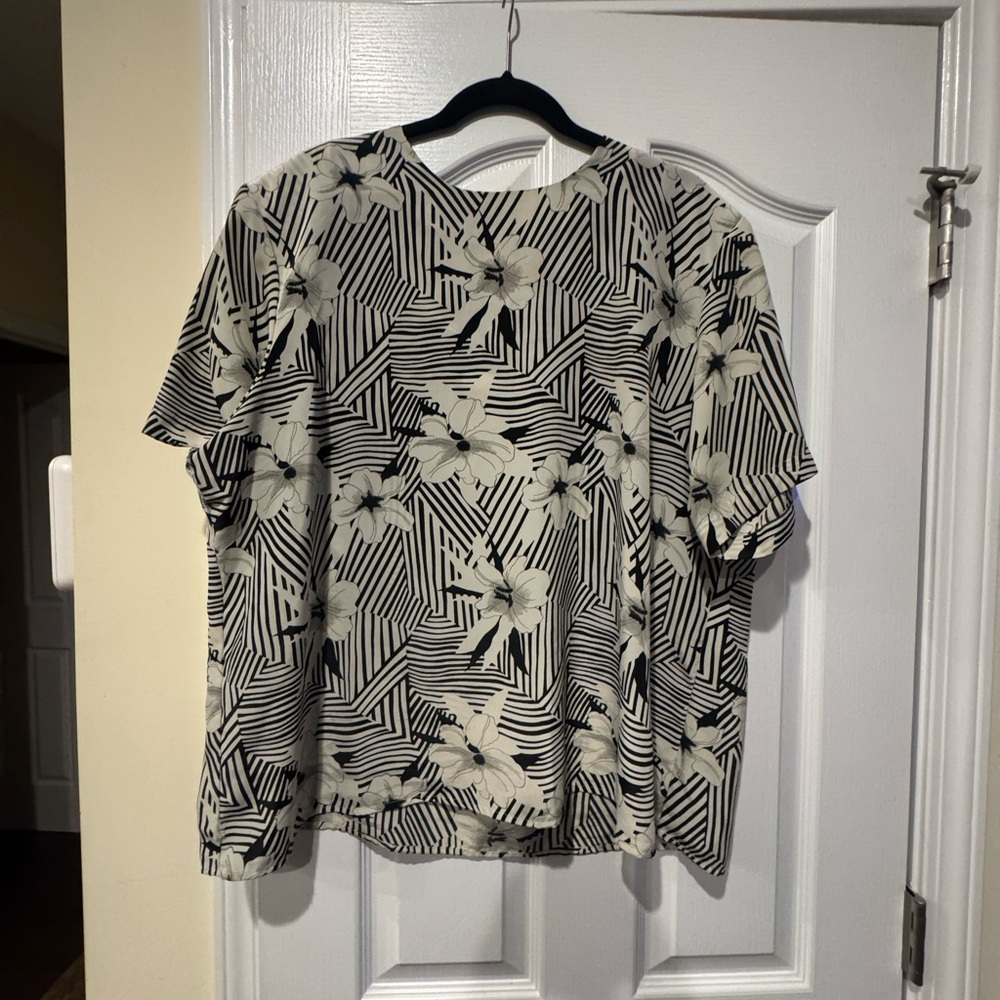 Southern Lady Black and White Patterned Blouse